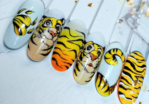 Найгарніший манікюр на Новий рік 2022 з тигром