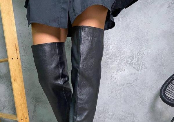 У моду на зиму 2022 повернулися чуттєві чоботи в стилі 60-х, які обожнювала Бріжит Бардо