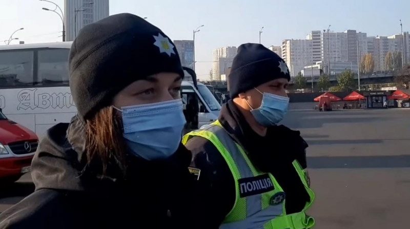 Скандалы и штрафы: в Киеве полиция устроила COVID-рейды в транспорте