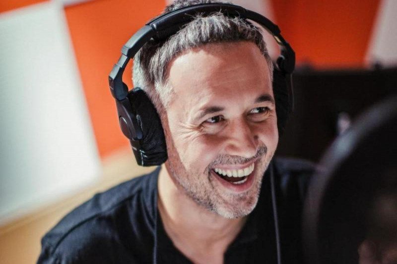 "Собачья" жизнь Сергея Бабкина: музыкант озвучит бульмастифа Джека в сериале 1+1 Джек и Лондон