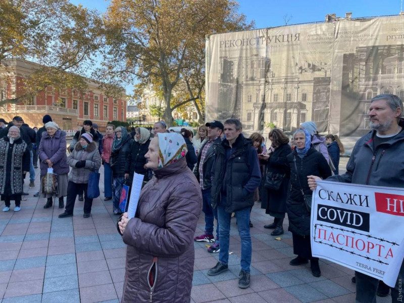 "Отче наш" и скандал: антивакцинаторы в Одессе провели  молитву за "спасение рода"