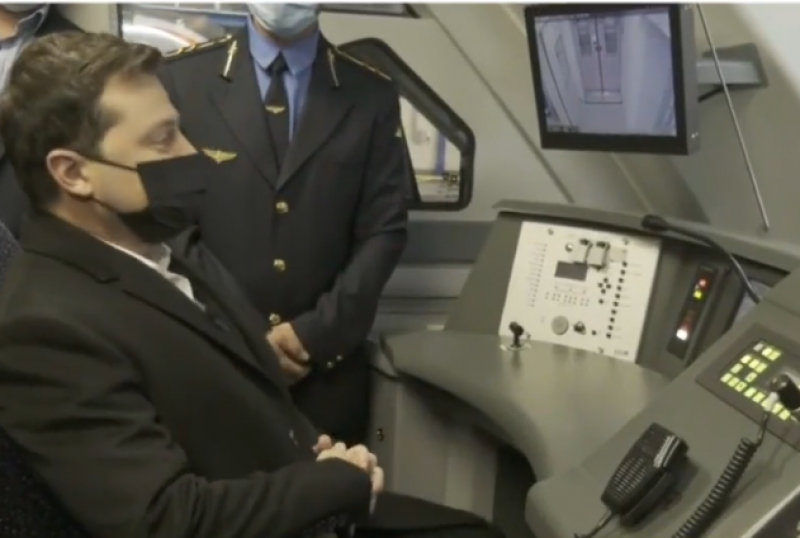 Зеленский "порулил" новым поездом "УЗ" и проинспектировал плацкарт