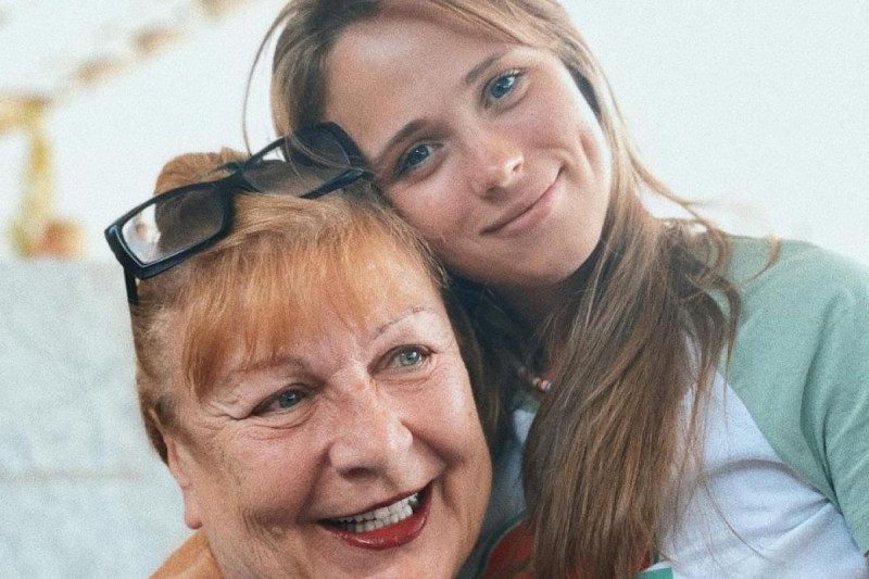 Звезда Сватов снялась в необычном ретро-образе: "Бурда-1988 год"