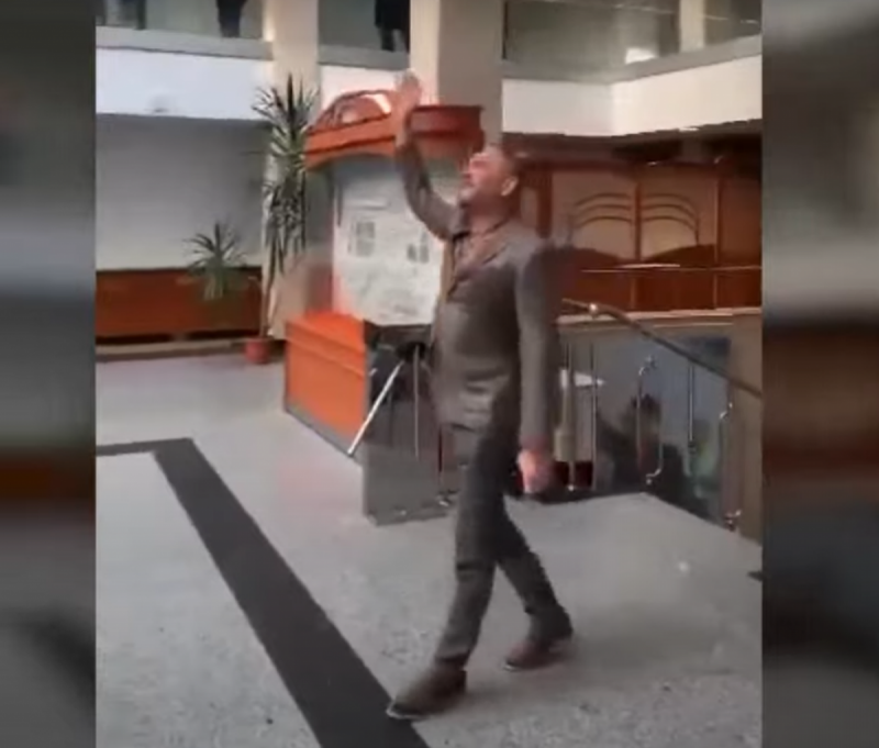 Зустрічали оплесками: в Укрексімбанку звільнили причетного до атаки на журналістів Схем Тельбізова