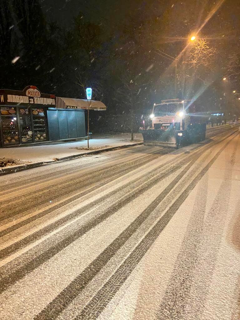 У Києві снігопад спричинив затори: які дороги автомобілістам краще оминати У Києві снігопад спричинив затори: які дороги автомобілістам краще оминати