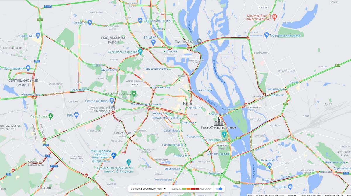 В Киеве пробки из-за снегопада: какие дороги автомобилистам лучше объезжать