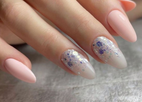 Ніжний новорічний манікюр 2022 Ніжний новорічний манікюр 2022