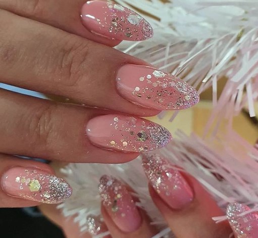 Ніжний новорічний манікюр 2022 Ніжний новорічний манікюр 2022