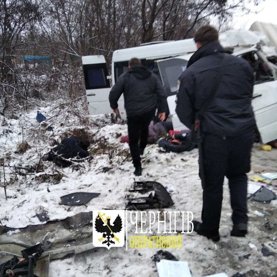 Жуткое ДТП под Черниговом: 11 погибших, много пострадавших