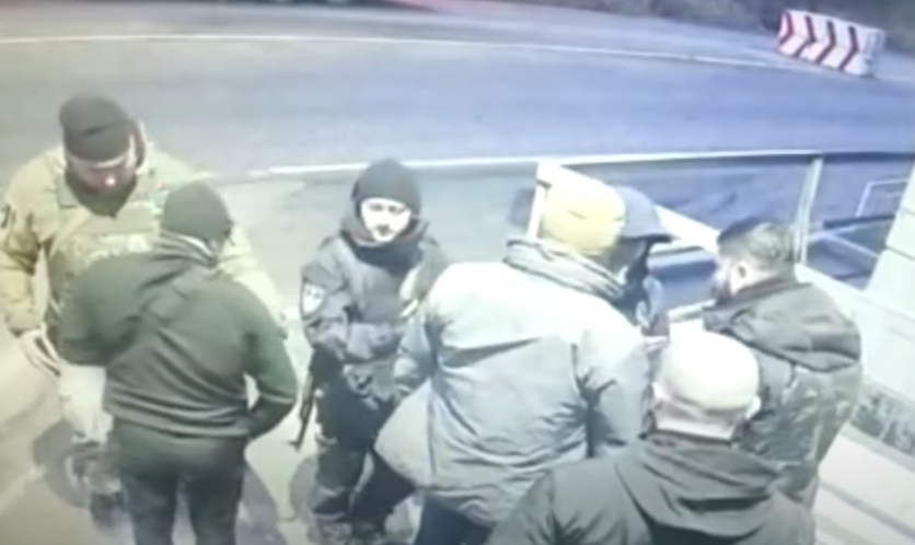 Заступник голови МВС влаштував 'розбірки' з поліцейськими на блокпосту - Монастирський обіцяє розібратися Заступник голови МВС влаштував 'розбірки' з поліцейськими на блокпосту - Монастирський обіцяє розібратися
