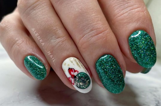 Зеленый маникюр на Новый год 2022 Зеленый маникюр на Новый год 2022