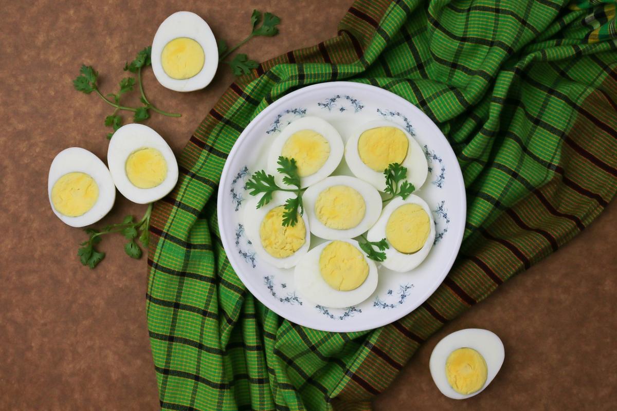 Желток будет идеальным: как правильно варить яйца для салатов