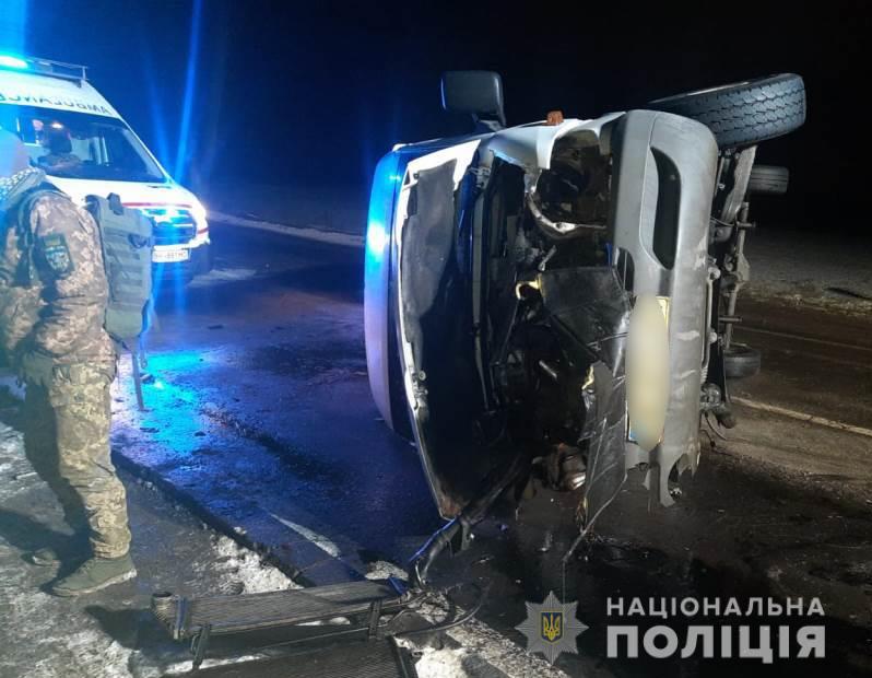 На Одесчине маршрутка с пассажирами вылетела на встречку и врезалась в BMW: много пострадавших