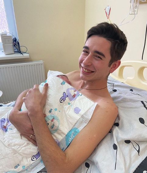 19-летний Роман Сасанчин стал отцом - первое фото из роддома