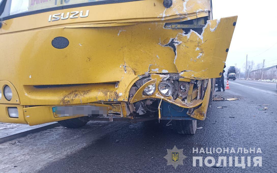 Аварія поблизу села Лішня на Львівщині – там зіткнулися легковик і рейсовий автобус Аварія поблизу села Лішня на Львівщині – там зіткнулися легковик і рейсовий автобус