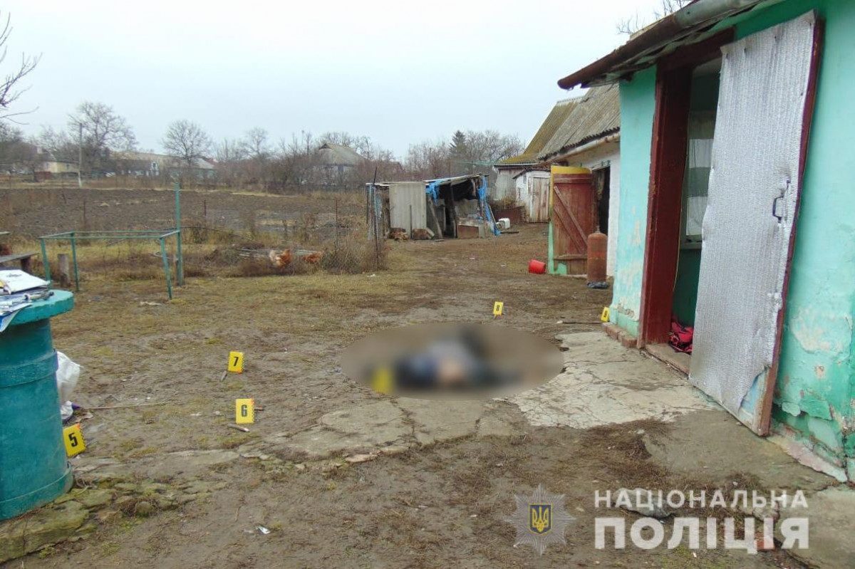 В Черкасской области девушка до смерти забила отчима своей подруги