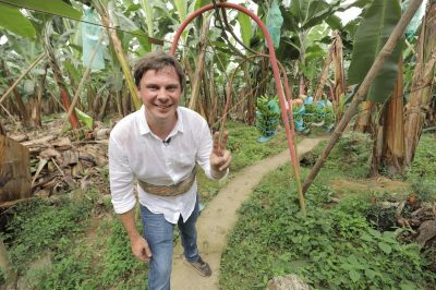 Мир Наизнанку. Эквадор: Дмитрий Комаров покажет, как выращивают бананы для экспорта и чем они опасны