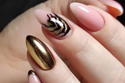 Найгарніший нюдовий новорічний манікюр 2022, який пасуватиме під будь-яке святкове вбрання