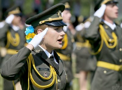 Військовий облік жінок: що робити українкам, які втекли від війни за кордон