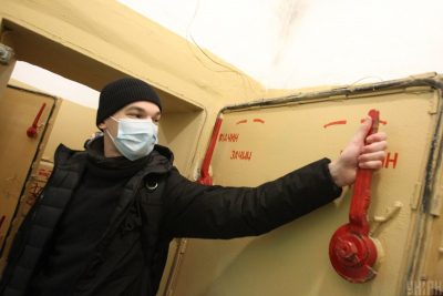 Куди заховатися у разі військового вторгнення: усе, що потрібно знати про захисні укриття в Україні