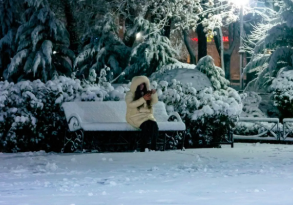 Трощив авто і валив дерева: на окупований Крим обрушився потужний ураган і снігопад