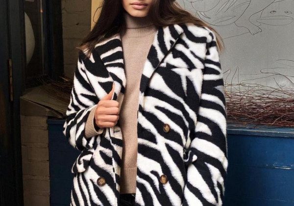 У моду на зиму 2022 року повернувся трохи дикий, але дуже цікавий принт зебра