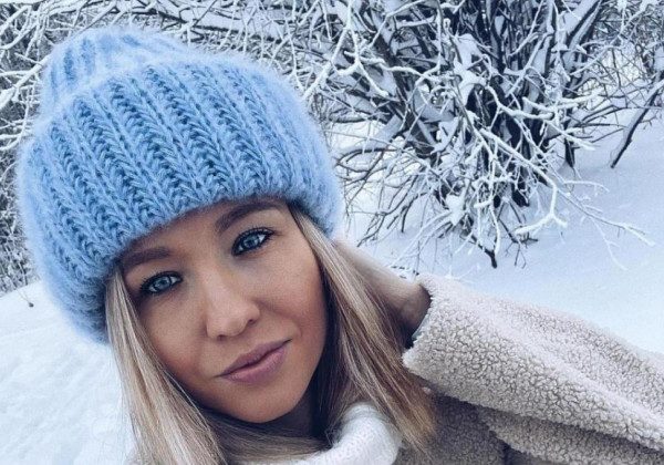 У моду на зиму 2022 увійшли дивовижні жіночі шапки, які зігріють навіть в найлютіший мороз