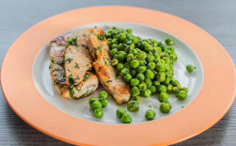 "Кусающиеся цены на горошек и курятину": эксперт пояснила, почему дорожают "новогодние" продукты