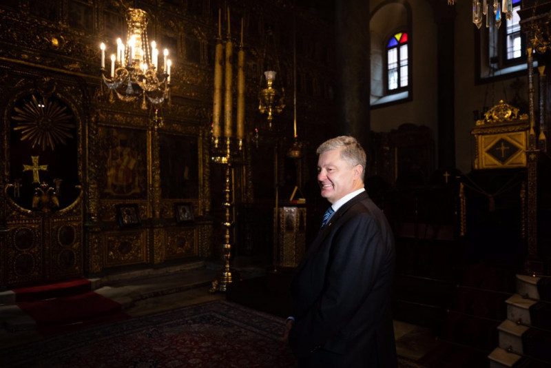 В бегах от повестки: Порошенко обнаружили в Стамбуле у Варфоломея