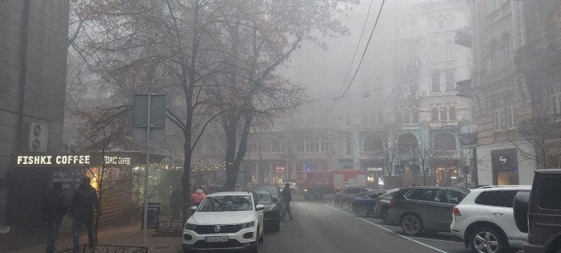 В Киеве вспыхнул ресторан, гости заведения выбегали на улицу