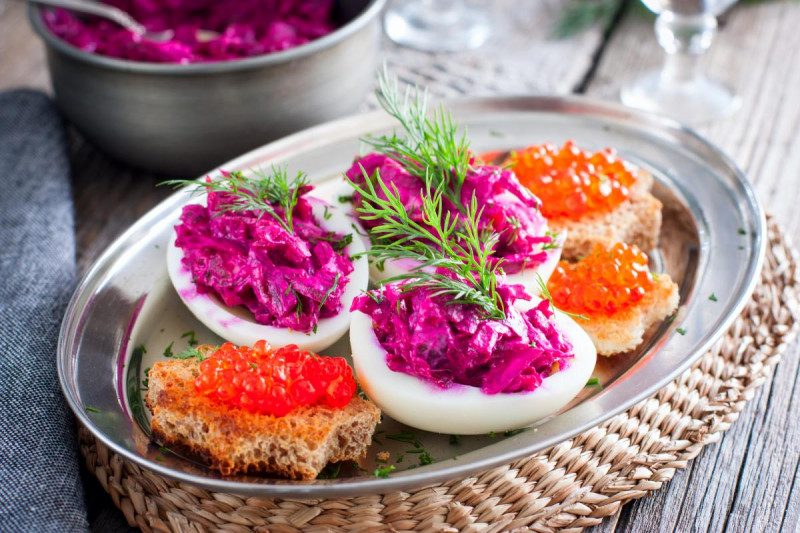 Вкуснейшая закуска на Новый год 2022 фаршированные яйца: готовить всего 10 минут