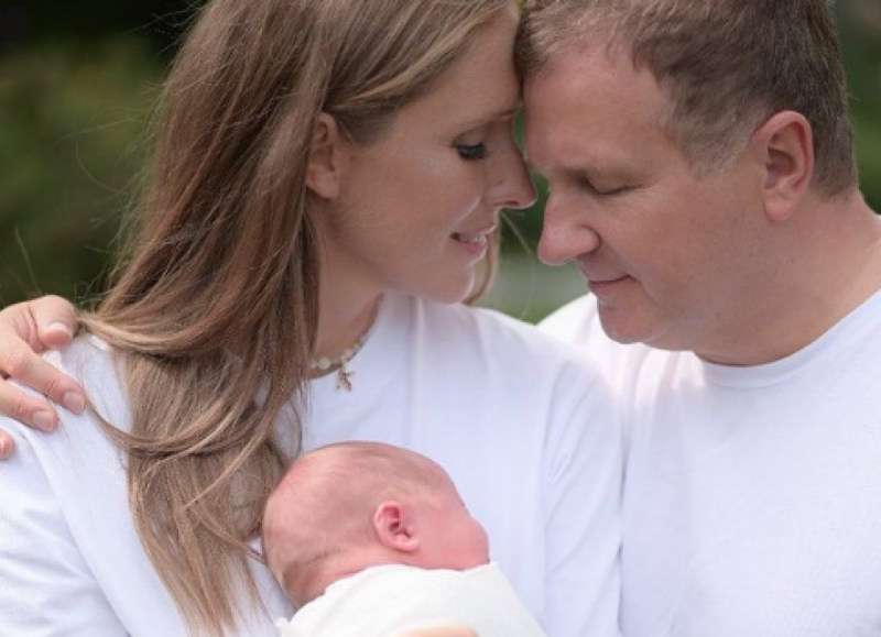 Катя Осадчая и Юрий Горбунов в вышиванках крестили младшего сына Данила на Аскольдовой могиле