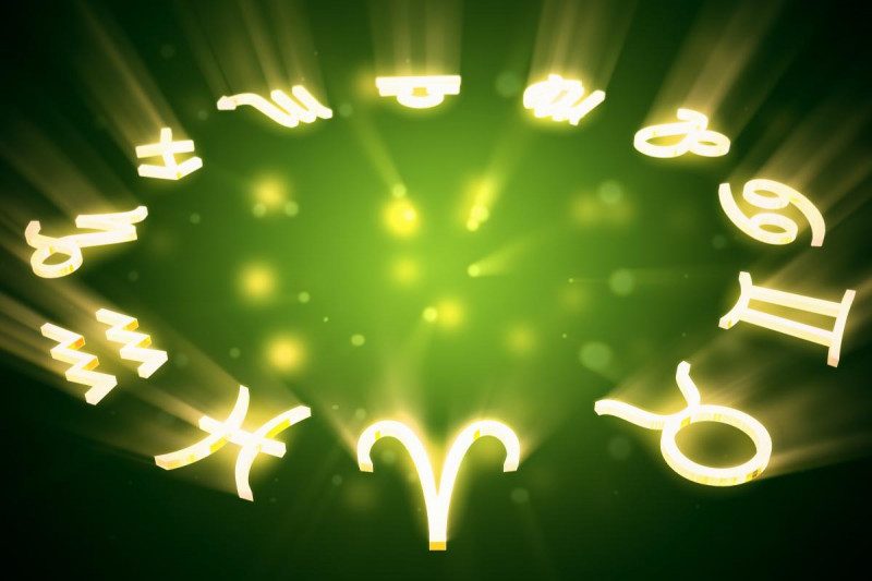 Гороскоп на январь 2022 года для Раков: проблемы с деньгами, возвращение бывшего и новый имидж