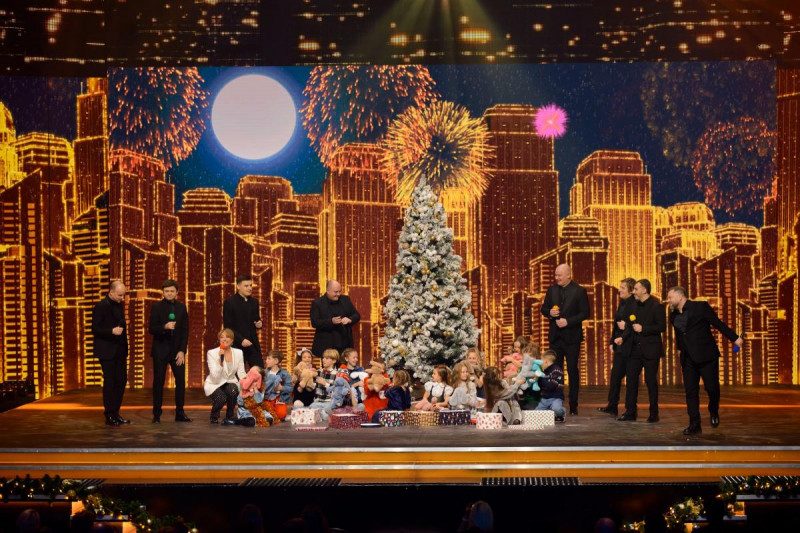 Новогодний Вечерний Квартал: номер от президента, гости из юности и музыкальный сюрприз от актеров