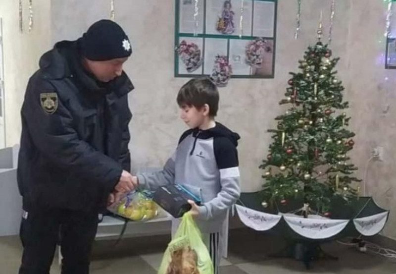 Согревал своим телом: 10–летний мальчик спас отца на Днепропетровщине