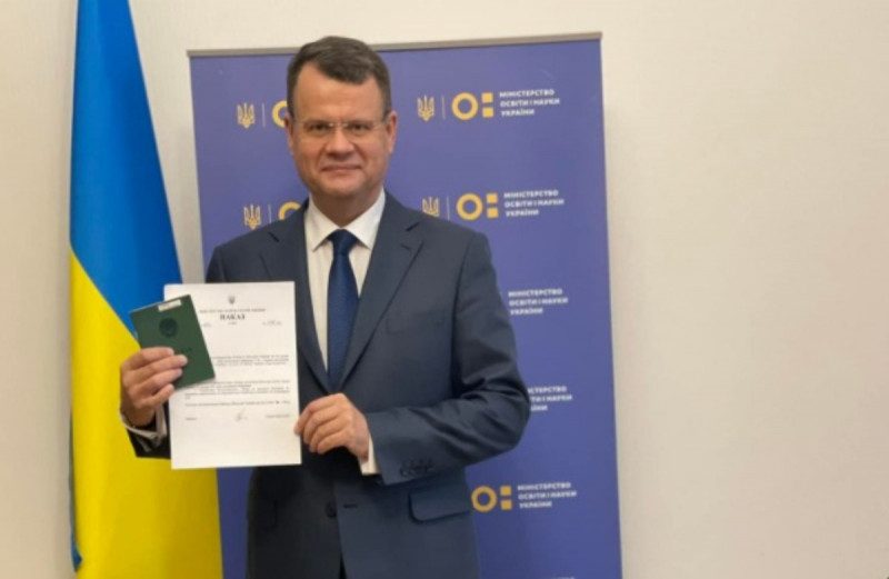 Экс-замминистра образования Гарбарук объяснил свое увольнение после скандала с нарядом помощницы