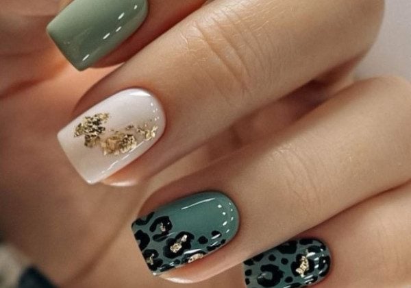 Зелений манікюр на Новий рік 2022