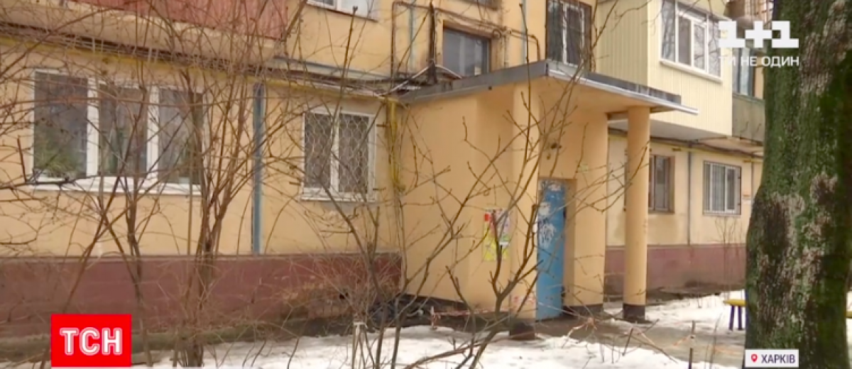 Бросила в пакет малышку: в Харькове женщина родила ребенка и выбросила его с пятого этажа