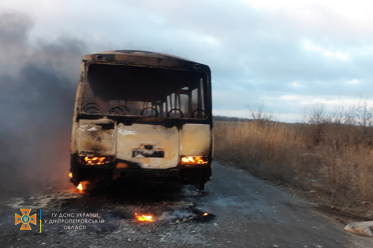 Автобус с 8 пассажирами загорелся на ходу