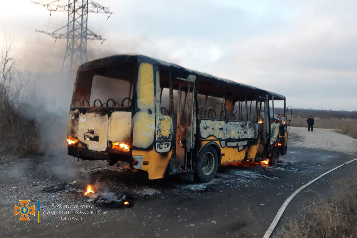 Автобус с 8 пассажирами загорелся на ходу