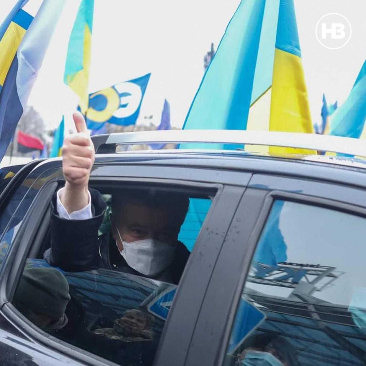 С самолета в суд: в чем обвиняется Порошенко, и почему его шоу-приезд не сулит ничего хорошего Украине