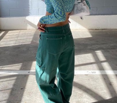 В моду на 2022 год вернулись грандиозные женские брюки в стиле непредсказуемых 90-х В моду на 2022 год вернулись грандиозные женские брюки в стиле непредсказуемых 90-х