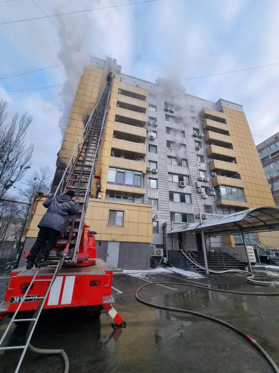 Потужна пожежа в Дніпрі: згорів центральний офіс мережі АТБ Потужна пожежа в Дніпрі: згорів центральний офіс мережі АТБ