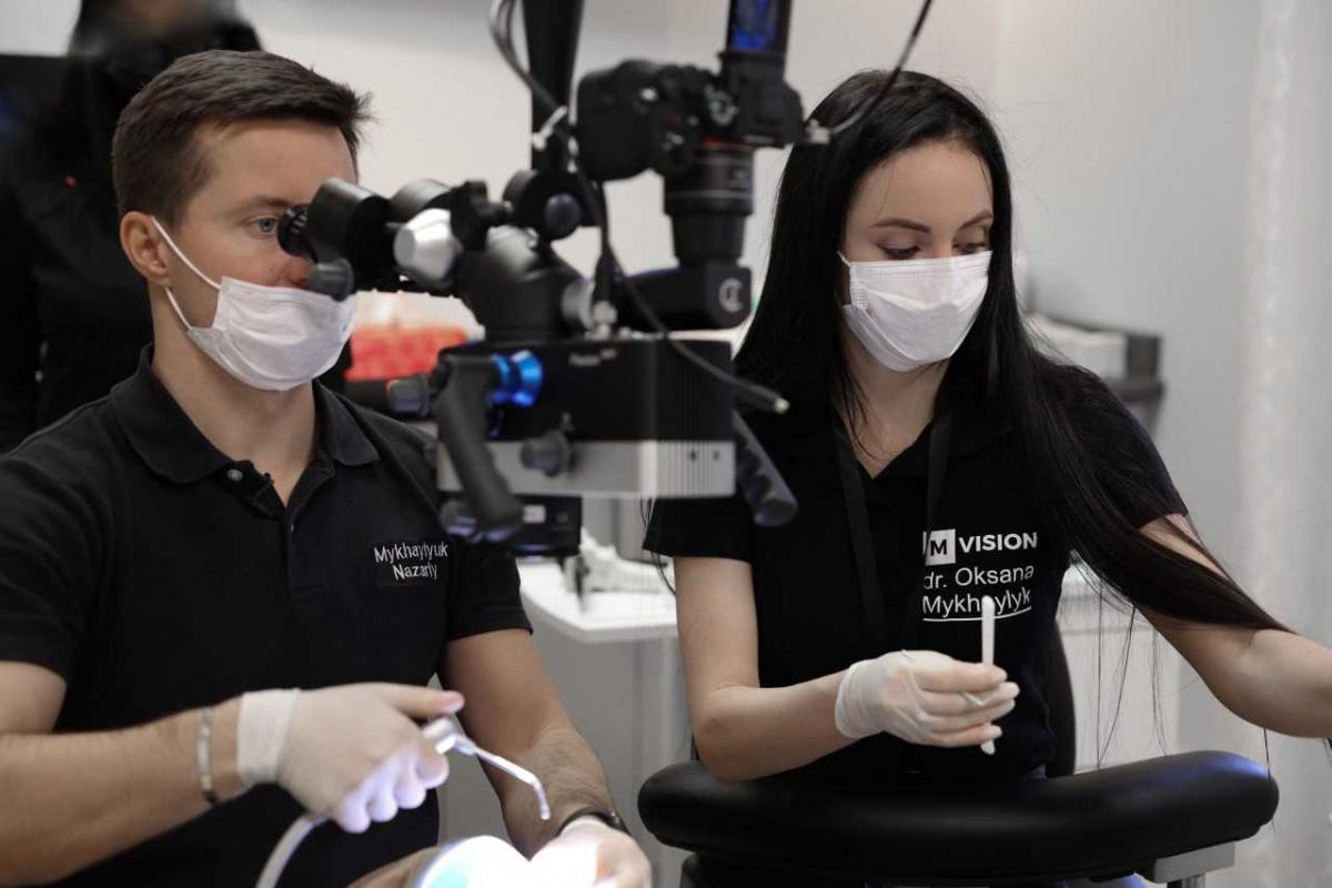 Стоматологи Назарій та Оксана Михайлюки провели навчальні курси в Лас-Вегасі