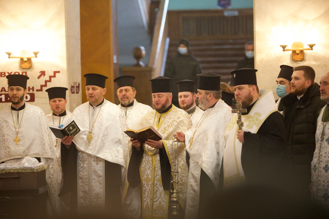 Розстріл у Дніпрі на Південмаші: у Дніпрі попрощалися із загиблими Розстріл у Дніпрі на Південмаші: у Дніпрі попрощалися із загиблими