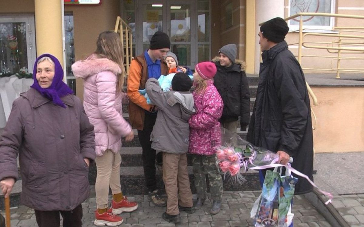 Родила под роддомом - сын принял младшего ребенка на свет - Главред