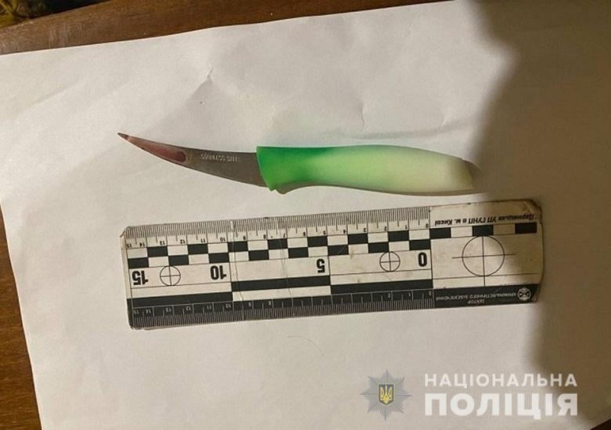Ударила 4-летнего сына ножом: в Киеве задержали пьяную горе-мать
