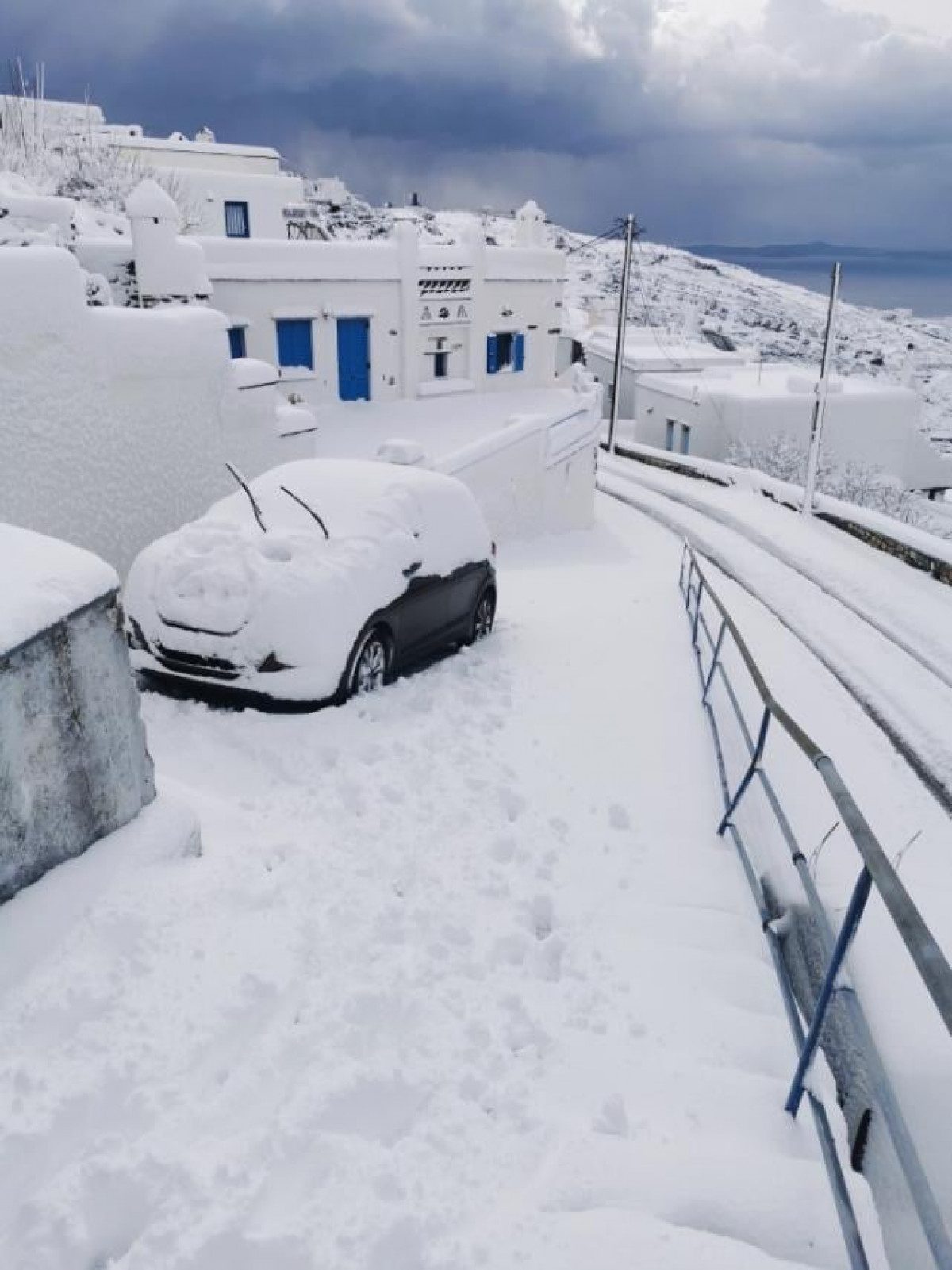 Греция утонула в снегу: в стране бушуют метели