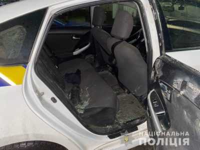 На Ровенщине мужчина сбежал из-под домашнего ареста и избил полицейских На Ровенщине мужчина сбежал из-под домашнего ареста и избил полицейских