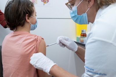 "Это безопасно": в Украине обдумывают введение COVID-вакцинации для детей от 5 лет